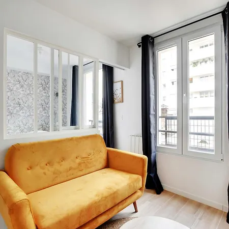 Small Cosy Apartment Menilmontant Casa de Férias Paris