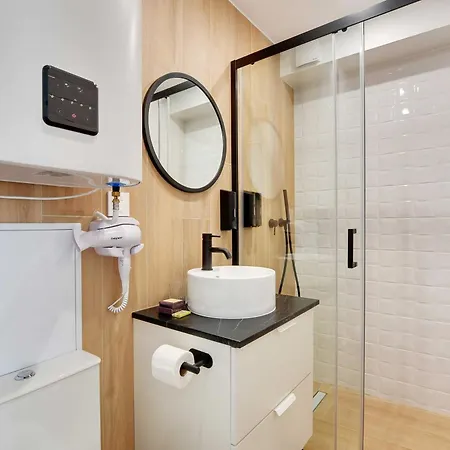 Small Cosy Apartment Menilmontant Paris